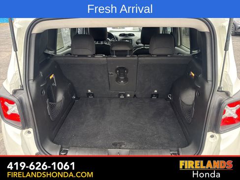 Used 2017 Jeep Renegade Latitude w/ Popular Equipment Group image 25