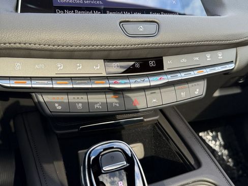 Used 2023 Cadillac XT4 Premium Luxury w/ Technology Package AWD/4WD image 33