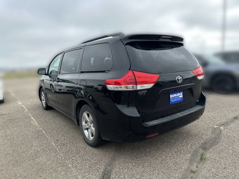 Used 2014 Toyota Sienna LE FWD image 4
