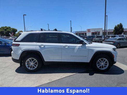 Used 2023 Jeep Grand Cherokee Laredo w/ Luxury Tech Group I AWD/4WD image 2