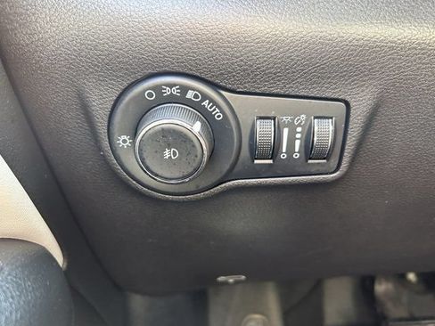 Used 2023 Jeep Compass Limited AWD/4WD image 19