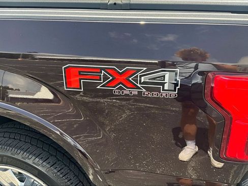 Used 2018 Ford F150 Lariat w/ Equipment Group 502A Luxury AWD/4WD image 8