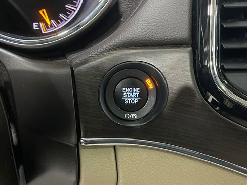 Used 2020 Jeep Grand Cherokee Overland AWD/4WD image 21