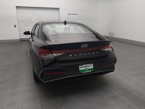 Used 2025 Hyundai Elantra SE FWD image 6