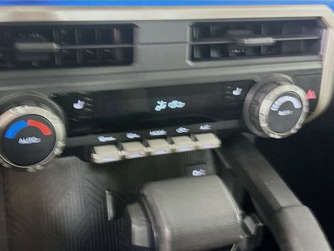 Used 2025 Toyota Tacoma TRD Off-Road image 24