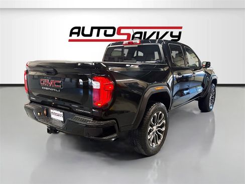 Used 2025 GMC Canyon Denali image 7