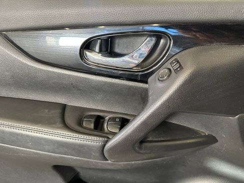 Used 2017 Nissan Rogue Sport SV AWD/4WD image 19