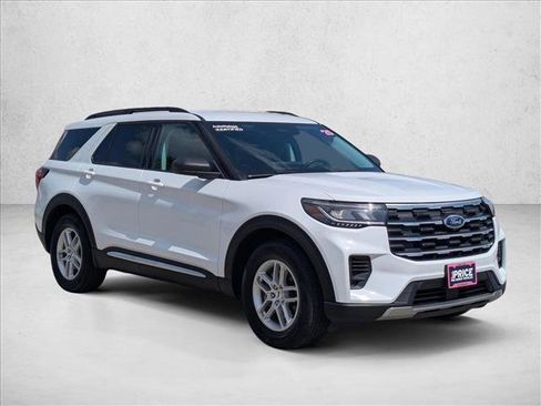 Used 2025 Ford Explorer Active RWD image 3