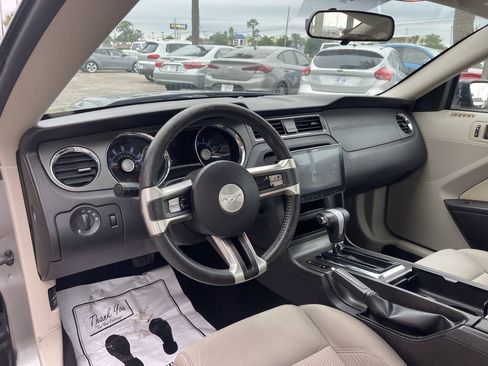 Used 2010 Ford Mustang Coupe RWD image 7
