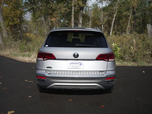 Used 2023 Volkswagen Taos SE image 6