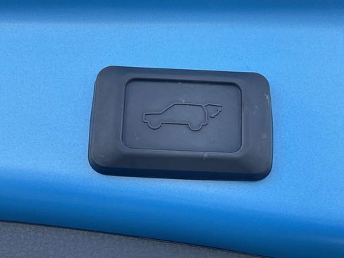 Used 2021 Toyota RAV4 XLE w/ Convenience Package AWD/4WD image 11