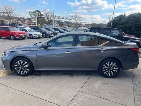 Used 2024 Nissan Altima 2.5 SV image 7