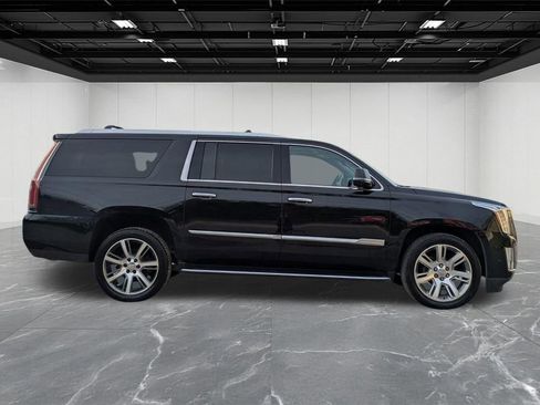 Used 2017 Cadillac Escalade ESV Luxury AWD/4WD image 6