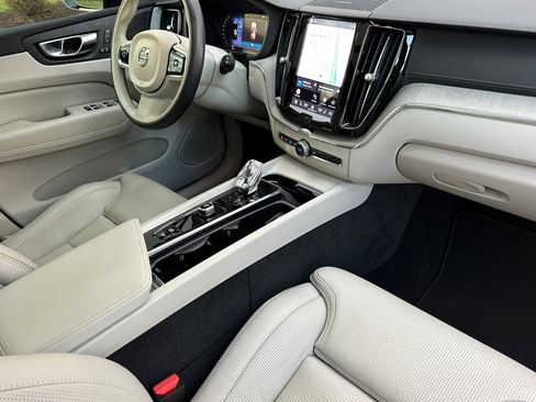 Used 2023 Volvo XC60 T8 Ultimate image 16