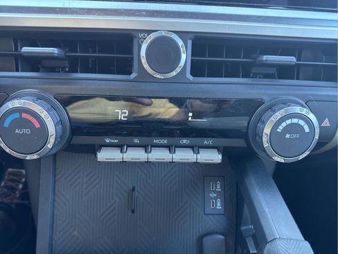 Used 2025 Toyota Tacoma TRD Sport image 20