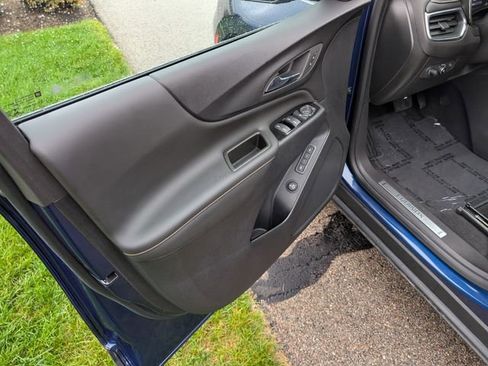 Used 2023 Chevrolet Equinox Premier FWD image 12