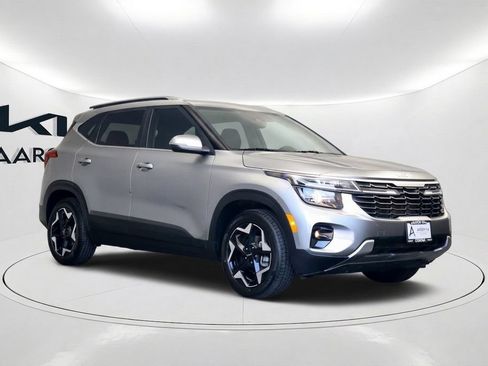 Used 2024 Kia Seltos EX FWD image 3