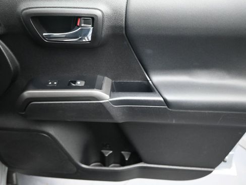 Used 2022 Toyota Tacoma TRD Off-Road image 28