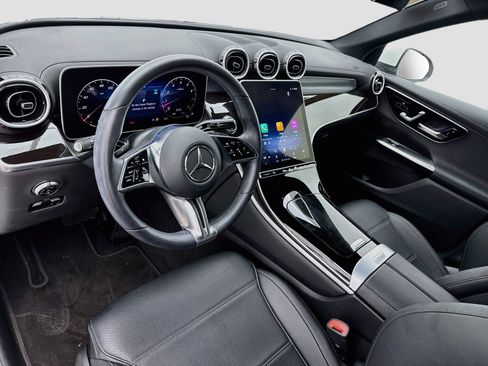 Used 2025 Mercedes-Benz GLC 300 image 7