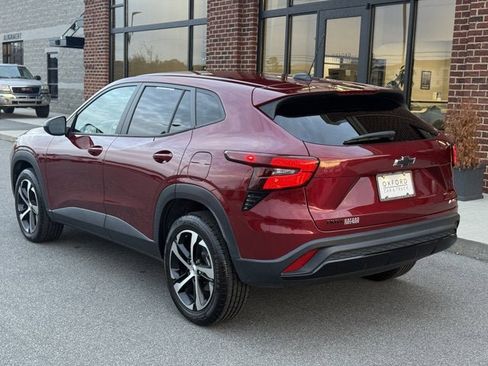 Used 2024 Chevrolet Trax RS w/ Sunroof Package image 4