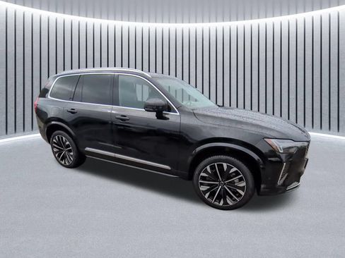 Used 2025 Volvo XC90 B5 Plus AWD/4WD image 19