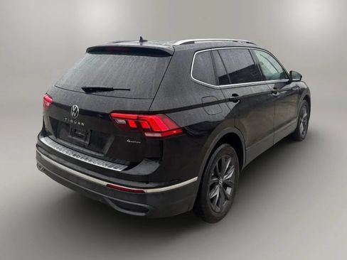 Used 2022 Volkswagen Tiguan SE w/ Panoramic Sunroof Package AWD/4WD image 7