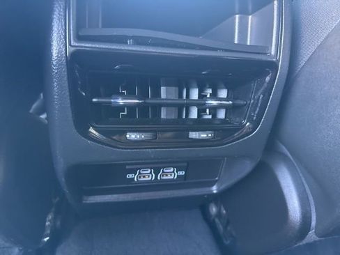 Used 2023 Jeep Grand Cherokee Laredo image 17