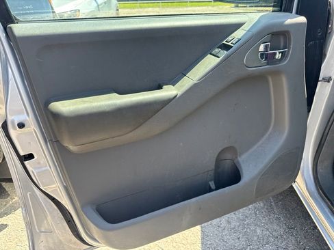 Used 2009 Nissan Frontier SE w/ Power Pkg RWD image 8