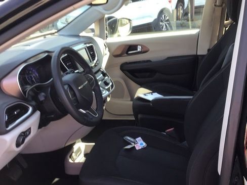 Used 2024 Chrysler Voyager LX FWD image 6