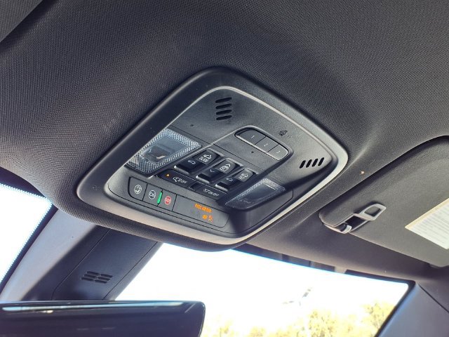 Used 2023 Chevrolet Traverse RS AWD/4WD image 17