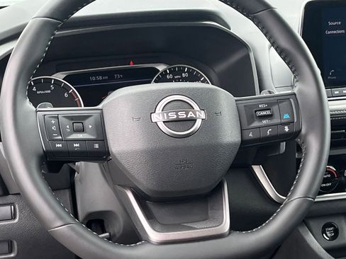 Used 2025 Nissan Rogue SV FWD image 30
