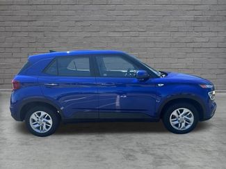 Used 2021 Hyundai Venue SE FWD video 2