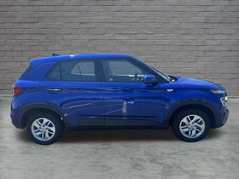 Used 2021 Hyundai Venue SE FWD image 2