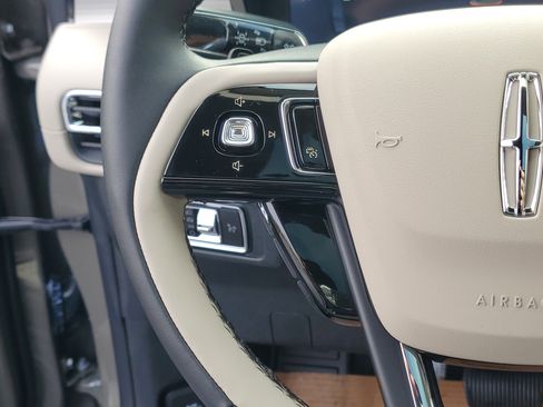 New 2026 Lincoln Corsair Premiere image 17