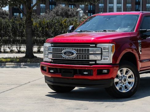 Used 2017 Ford F250 Platinum w/ FX4 Off-Road Package AWD/4WD image 8