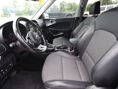 Used 2020 Kia Soul EX FWD image 2