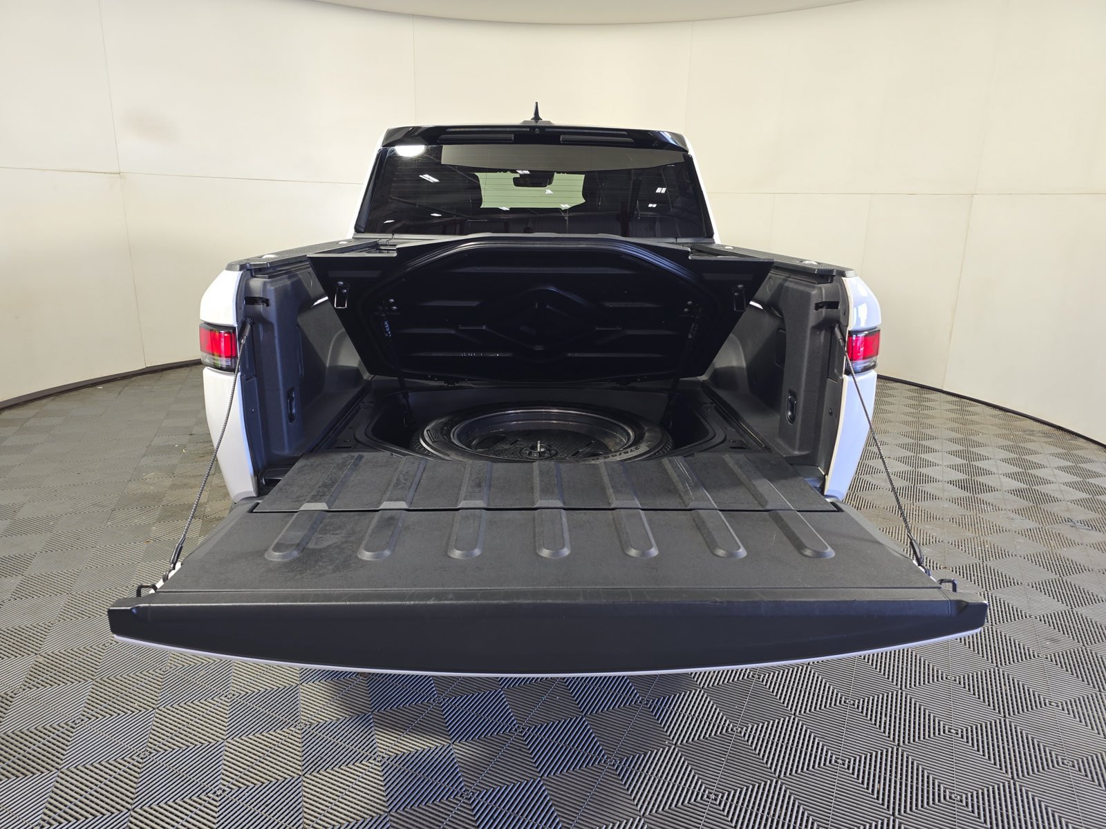 Used 2022 Rivian R1T Adventure AWD/4WD image 15