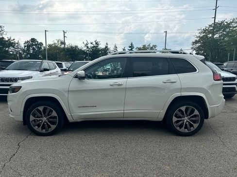 Used 2019 Jeep Cherokee Overland w/ Technology Group AWD/4WD image 2