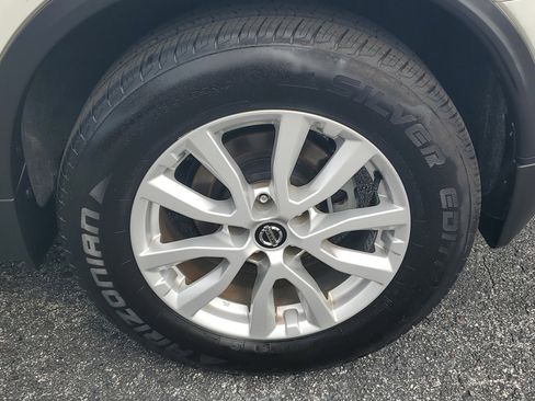 Certified 2019 Nissan Rogue SV image 9