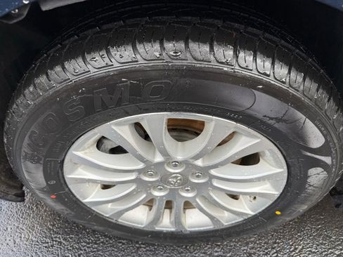 Used 2012 Toyota Sienna XLE image 29