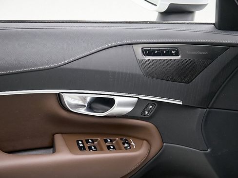 Used 2023 Volvo XC90 B6 Ultimate w/ Protection Package Premier image 11