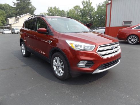 Used 2018 Ford Escape SE w/ SE Sync 3 Package AWD/4WD image 4