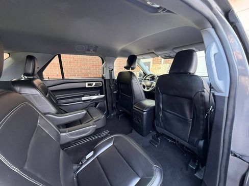 Used 2022 Ford Explorer XLT w/ Equipment Group 202A AWD/4WD image 19
