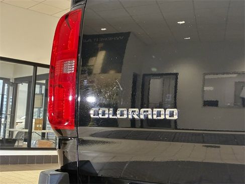 Used 2016 Chevrolet Colorado LT w/ Midnight Edition image 24