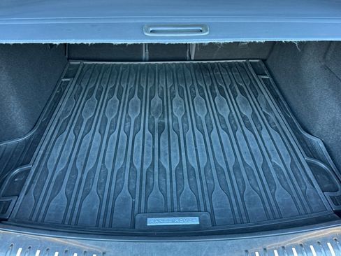 Used 2019 Land Rover Range Rover Velar R-Dynamic SE image 16