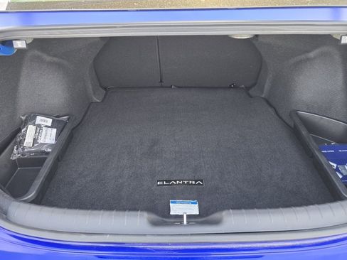 Used 2024 Hyundai Elantra Limited image 20