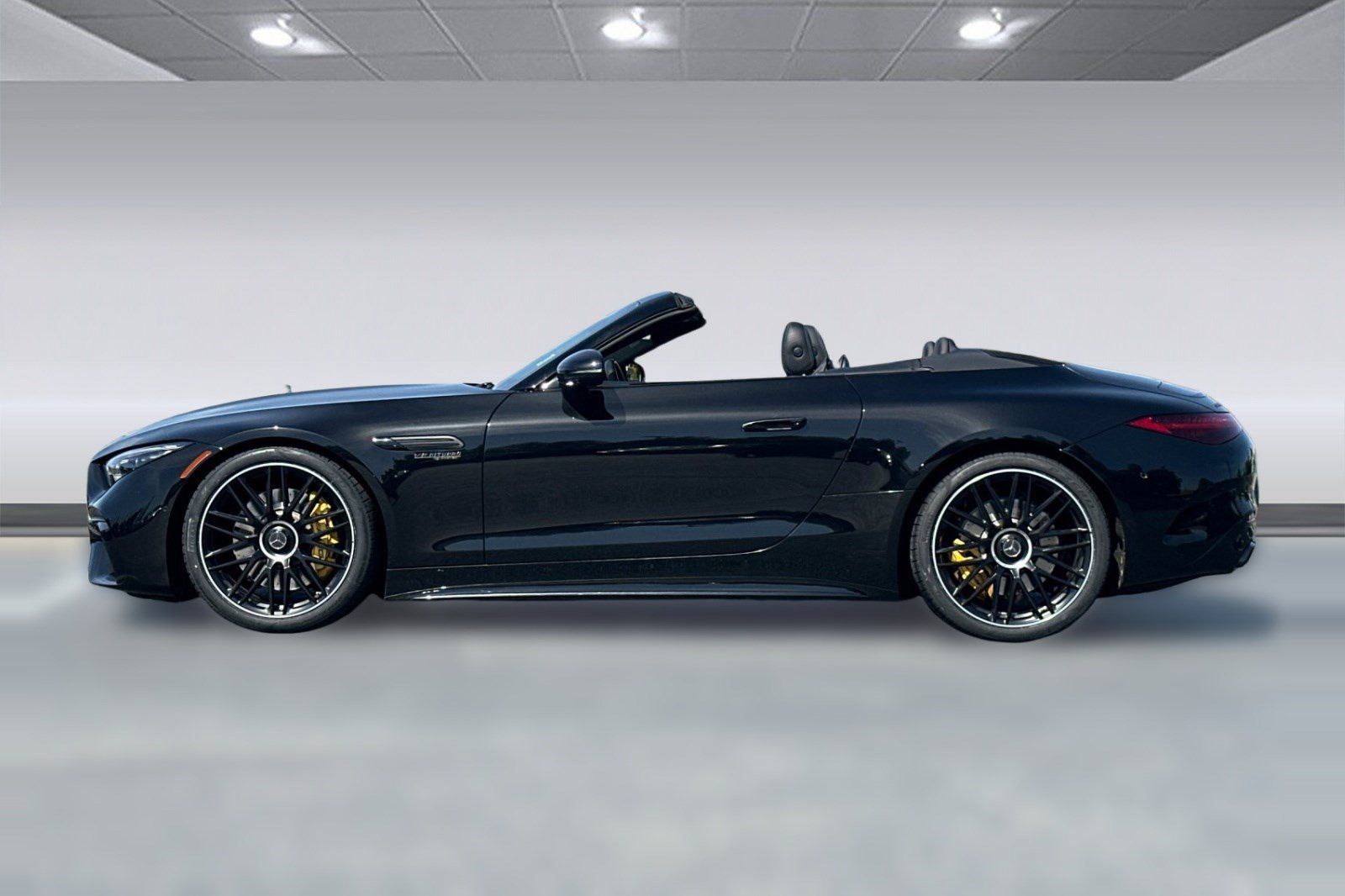 Used 2023 Mercedes-Benz SL 63 AMG 4MATIC image 2