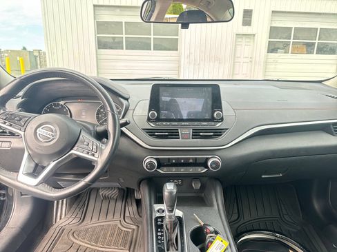 Used 2022 Nissan Altima 2.5 SR FWD image 11