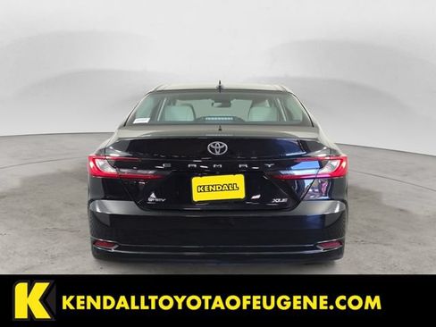 Used 2025 Toyota Camry XLE FWD image 6