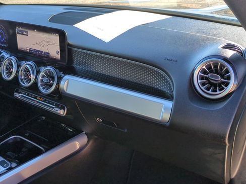 Used 2024 Mercedes-Benz EQB 250+ image 31